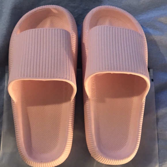 PILLOW SLIDES slippers - Picture 2 of 3